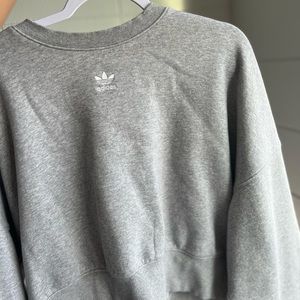 Cropped Adidas sweatshirt